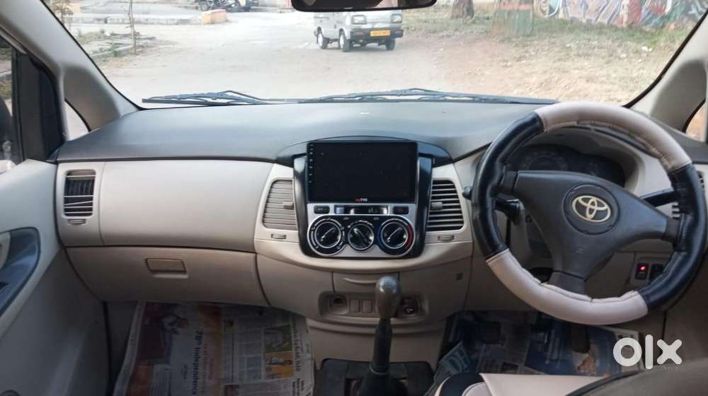 Toyota Innova 2.5 Vx 8 Seater Bs Iv, 2011, Diesel