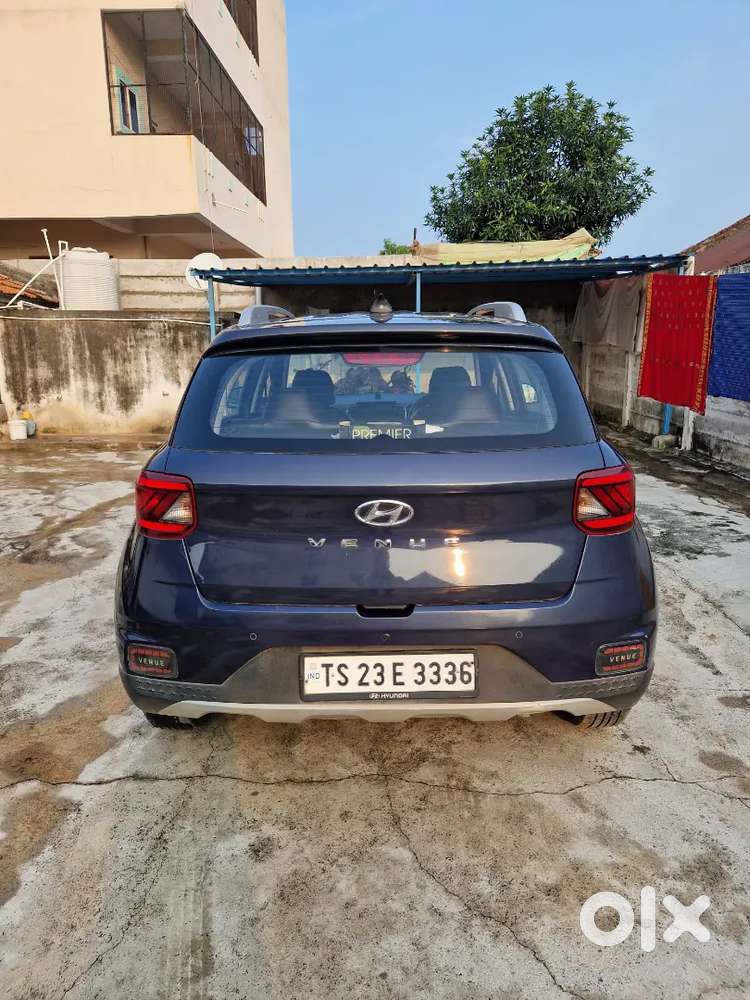 Hyundai Venue 2021 Petrol Manual Showroom Track Vehicle