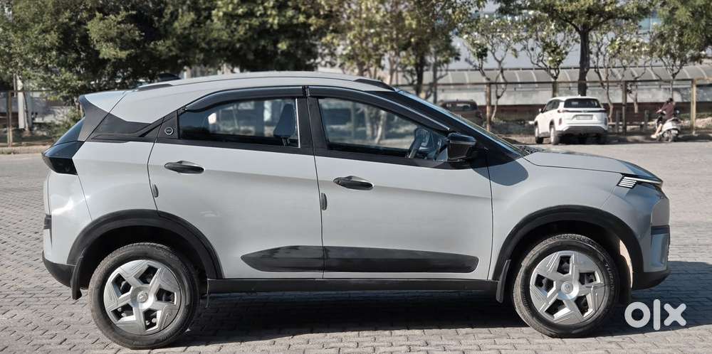 Tata Nexon Pure 1.2 Revotron Petrol 6 Mt, 2024, Petrol