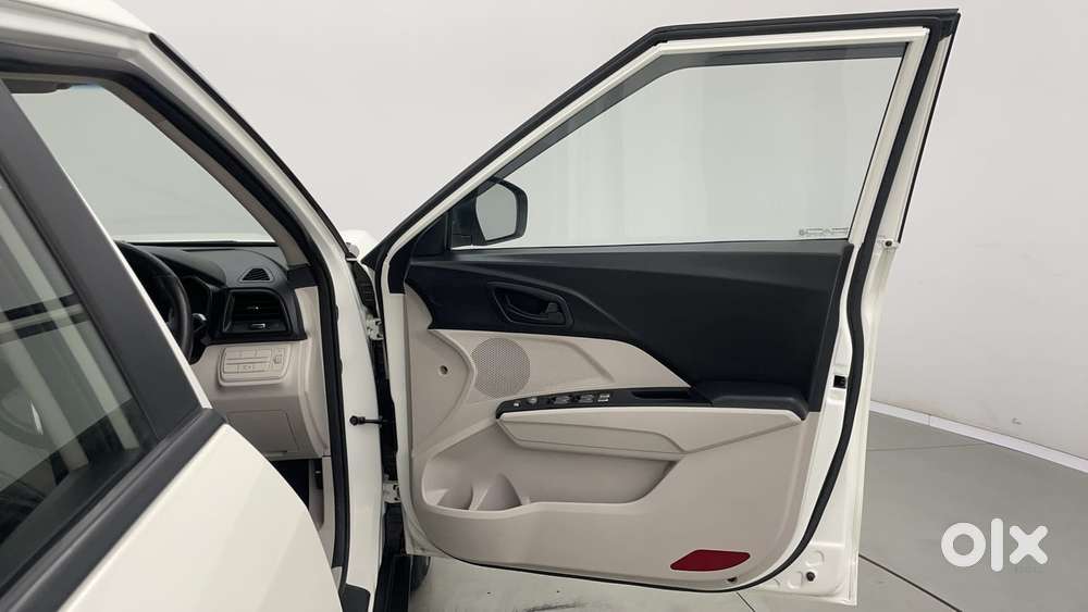 Mahindra Xuv300 W8, 2022, Petrol