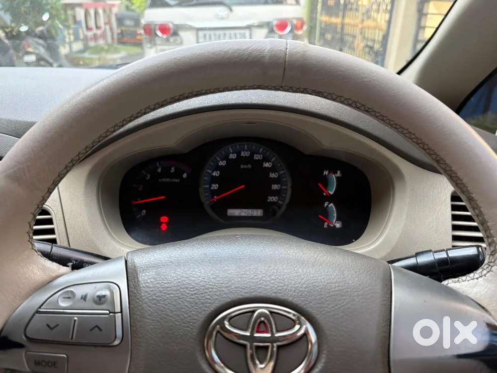 Toyota Innova 2012 2.5 V