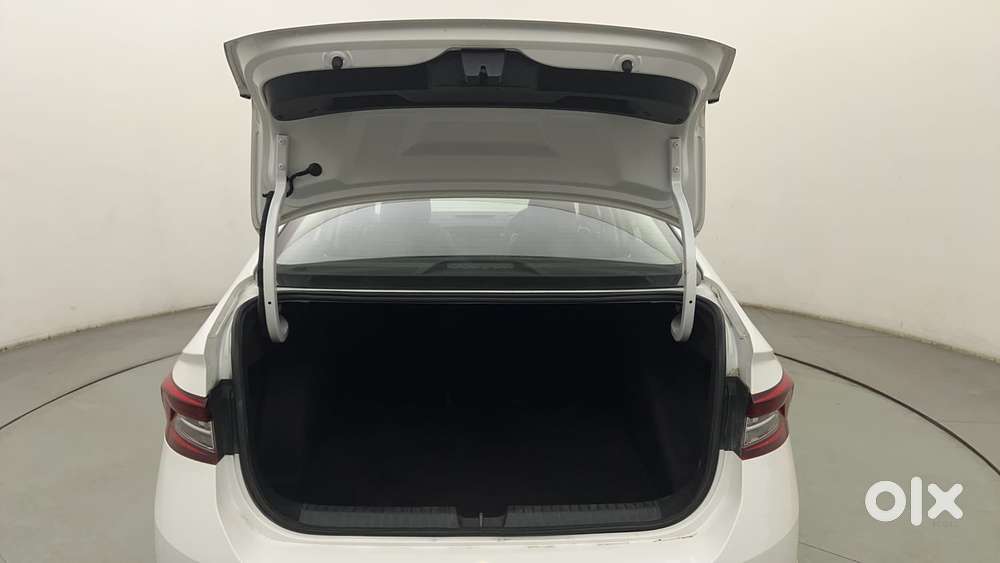 Skoda Slavia Style 1.0l Tsi At, 2022, Petrol