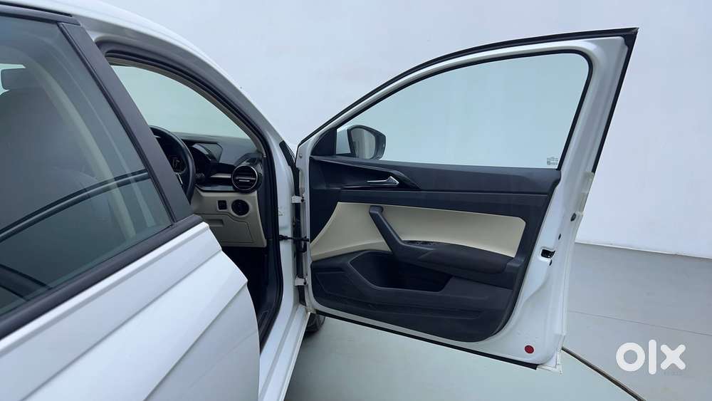 Skoda Slavia Ambition 1.0l Tsi At, 2022, Petrol