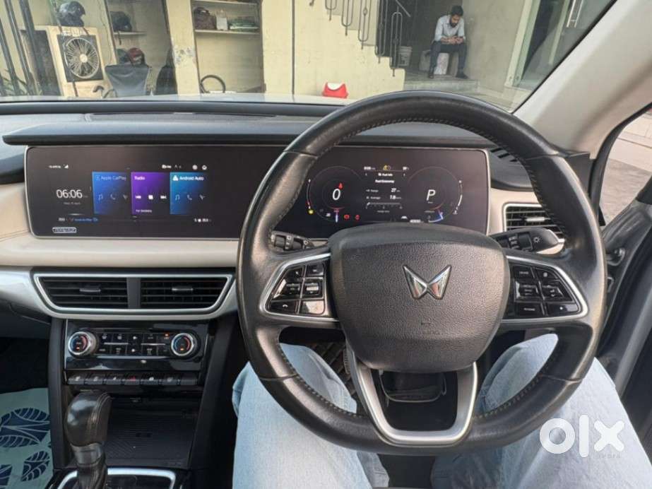 Mahindra Xuv700 Ax7l 6 Str At, 2023, Petrol