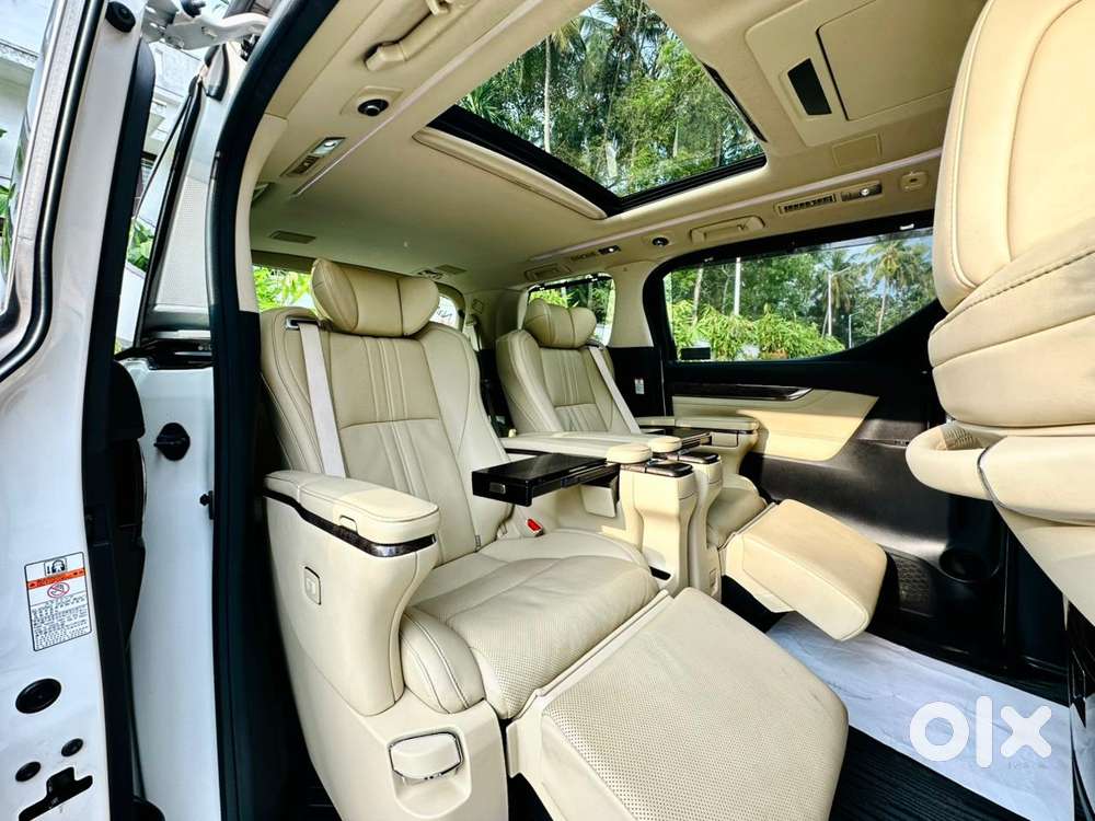 Toyota Vellfire 2.5 Executive Lounge, 2021, Petrol