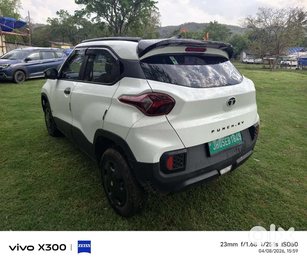 Tata Punch Ev 2025 With 300km Range (8 Air Bag Safety)