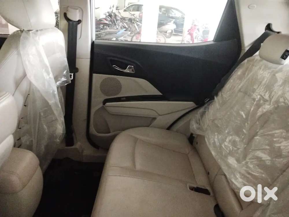 Mahindra Xuv300 W8(o) 2023