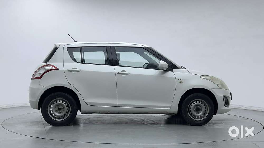 Maruti Suzuki Swift Lxi Optional-o, 2017, Petrol