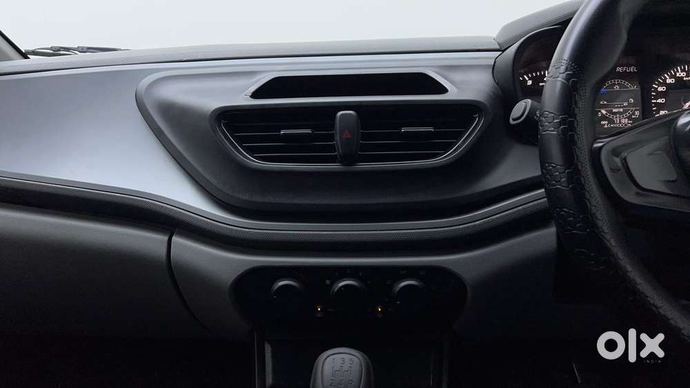 Tata Altroz 1.2 Xe, 2020, Petrol