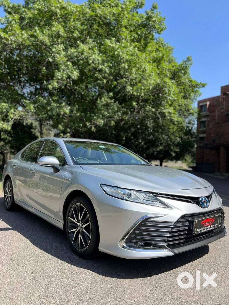 Toyota Camry Hybrid, 2022, Cng & Hybrids