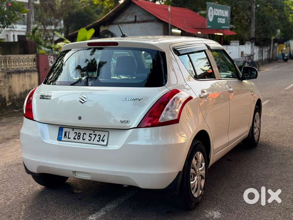 Maruti Suzuki Swift 1.2 Lxi (o), 2017, Petrol