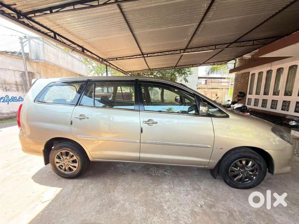 Toyota Innova V 2010 Diesel 137000 Km Driven