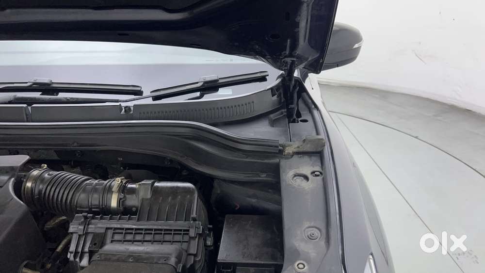 Mahindra Xuv700 2.0 Ax 5 Petrol Mt Str, 2023, Petrol