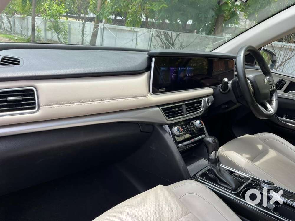 Mahindra Xuv700 Ax7l At 7 Seater Bs-vi Car With Adas