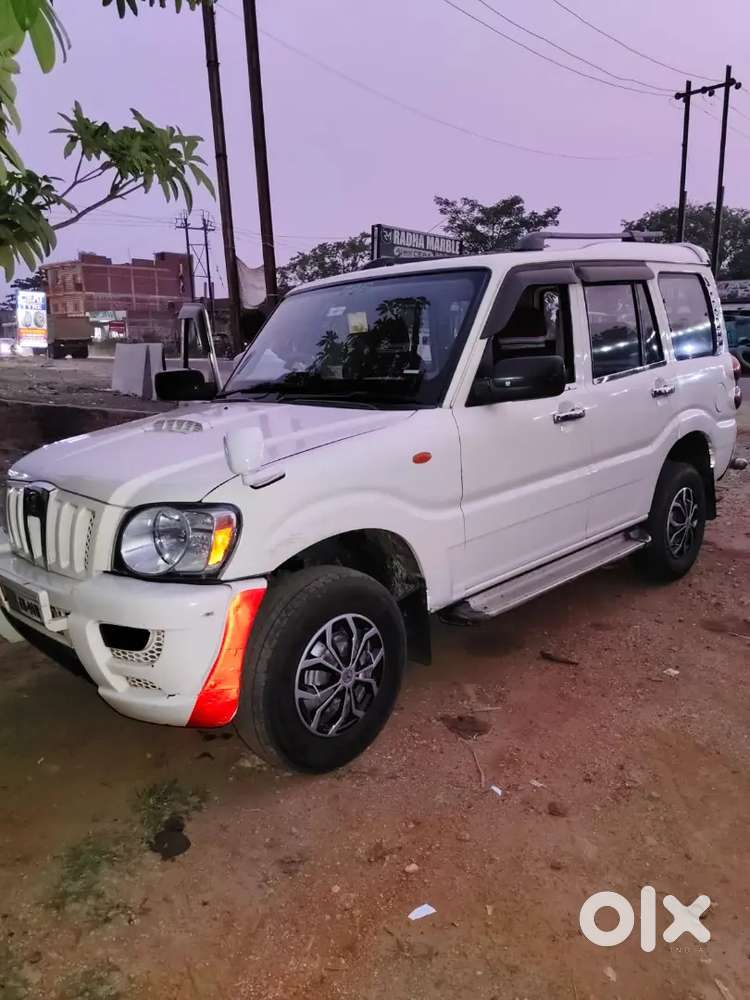 Mahindra Scorpio 2011 Diesel 2nd Owner 4 Tyre New Bettry New