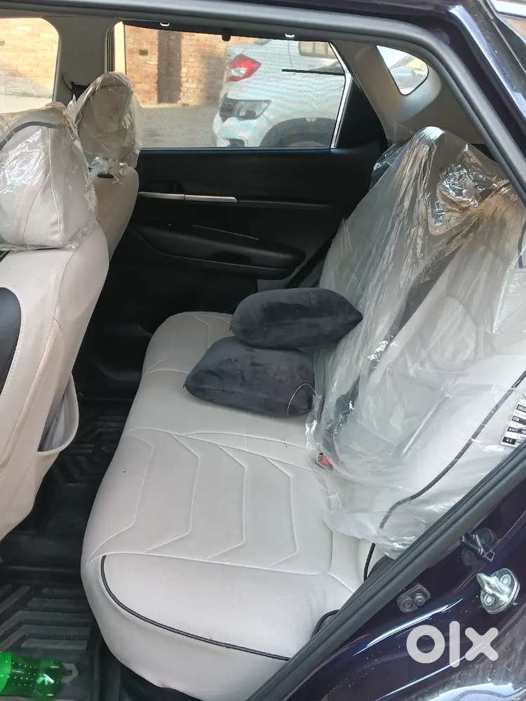 Brand New Car Hai Polotyene Bhi Nhi Utri Abhi