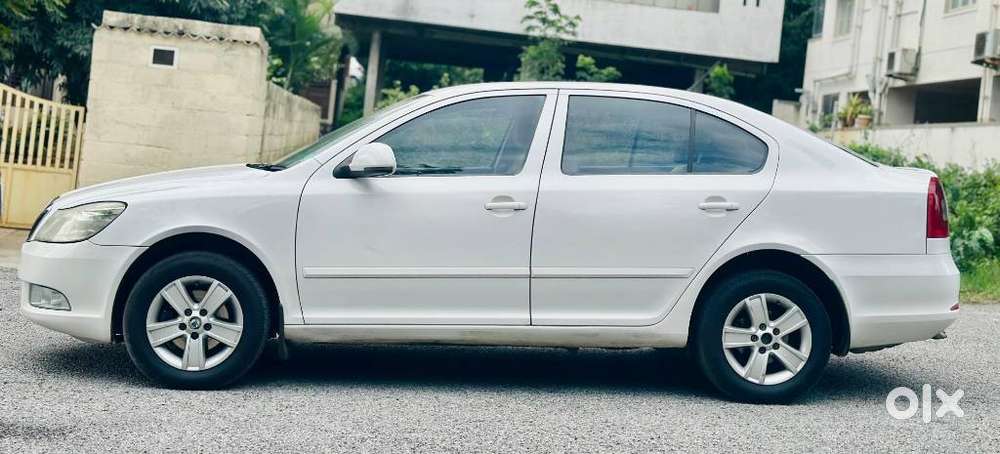 Skoda Laura Elegance 1.9 Tdi Mt, 2014, Diesel