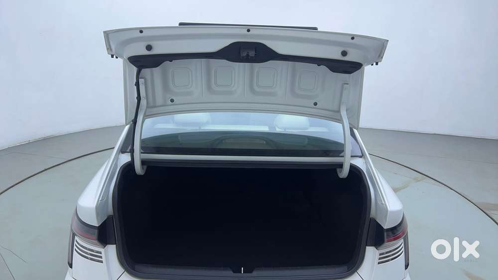 Hyundai Verna 1.5 Sx (o) Vtvt Ivt, 2023, Petrol