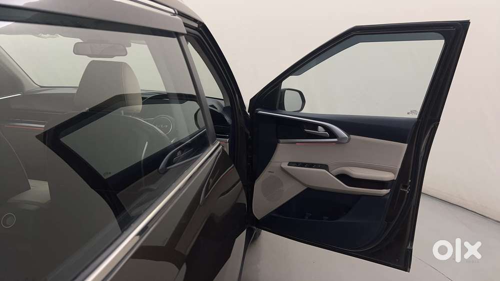 Kia Carens 1.4 Luxury Plus 6 Str, 2022, Petrol