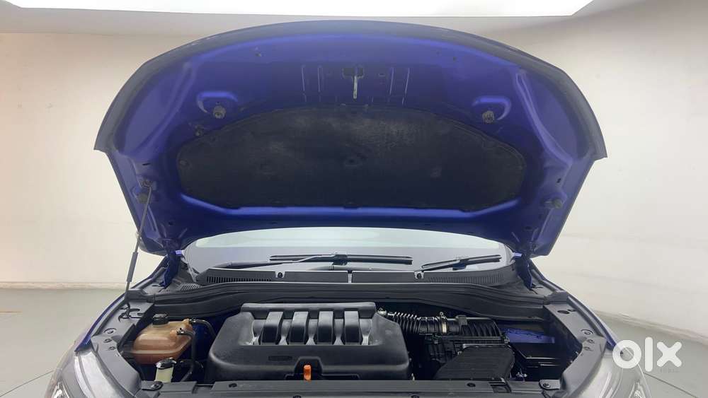 Mahindra Xuv700 2.0 Ax 5 Petrol Mt Str, 2021, Petrol