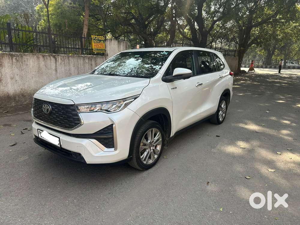 Toyota Innova Hycross