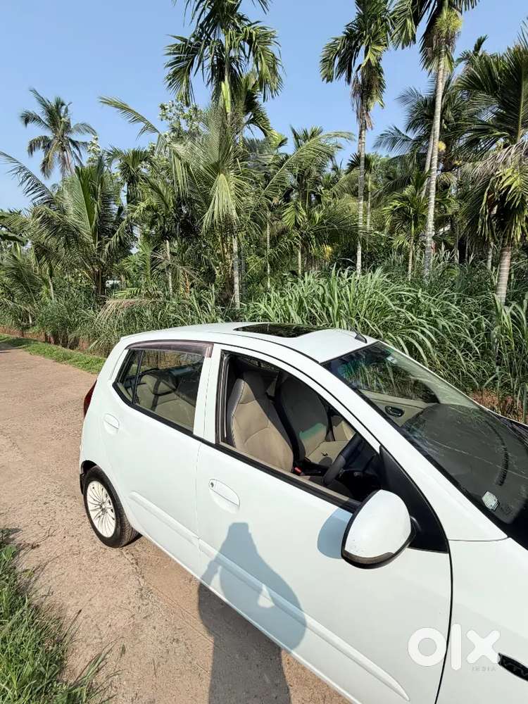 Hyundai Grand I10 2012 Petrol Well Maintained With Sunroof