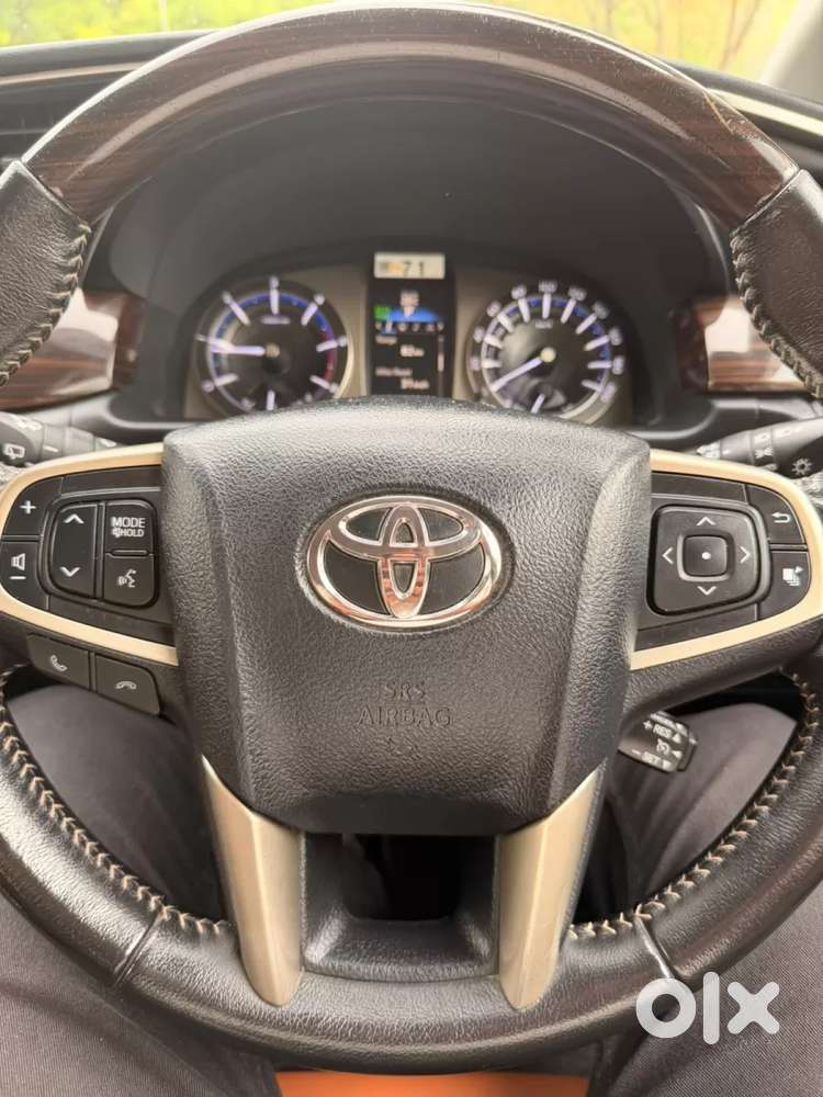 Toyota Innova Crysta 2.8 Zx At 7 Seater, 2017, Diesel