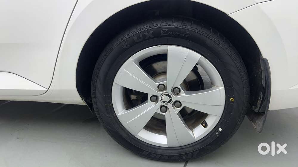 Skoda Superb [ ] 1.8 Style Tsi At, 2019, Petrol