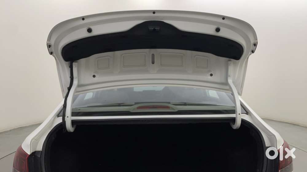 Hyundai Verna 1.5 Mpi Mt Sx (o), 2022, Petrol