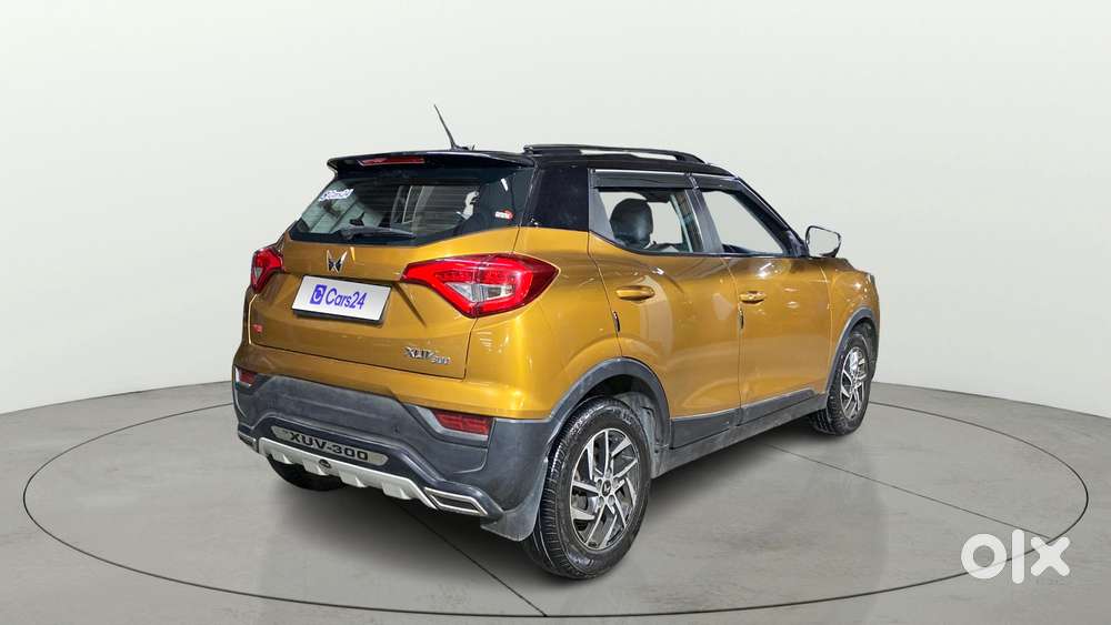Mahindra Xuv300 W8 Option Dual Tone, 2023, Petrol