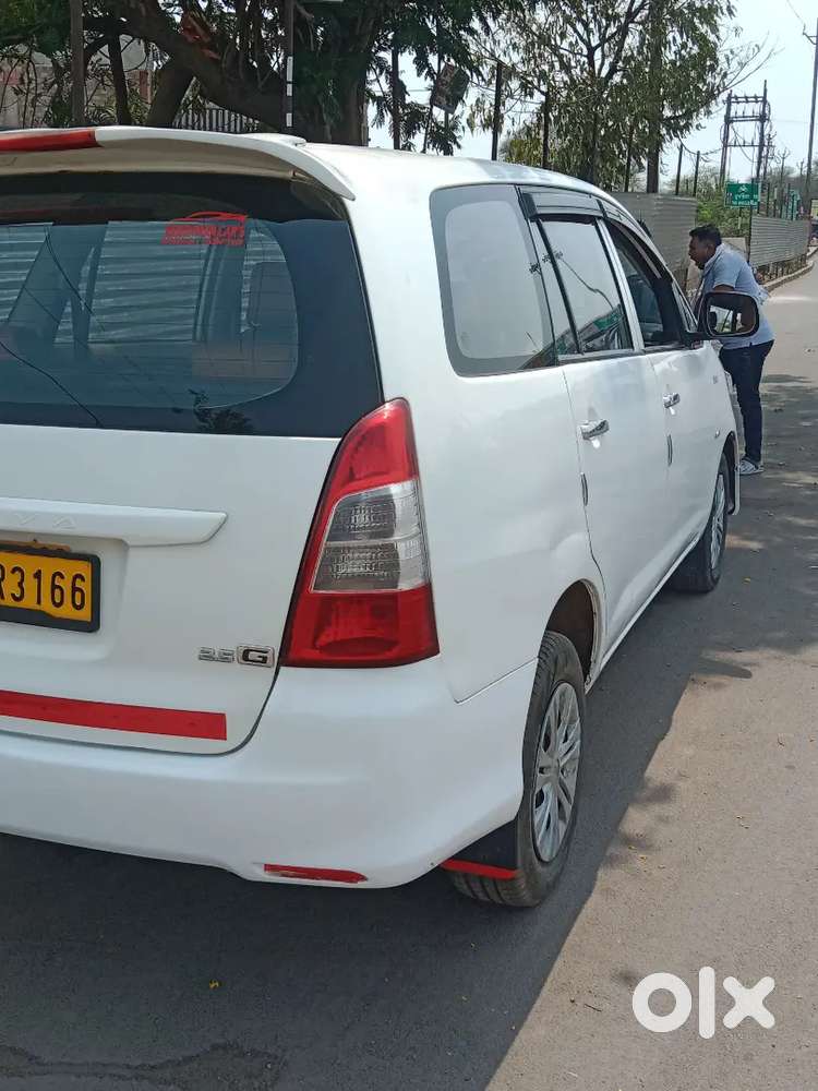 गाड़ी में कोई काम नहीं है चारों टायर न्यू ब्रांड है नहीं बैटरी है