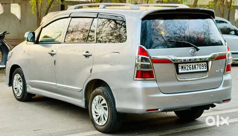 Brand: Toyota 
Model : Innova 2.5g 8seater

Fuel : Deisel :