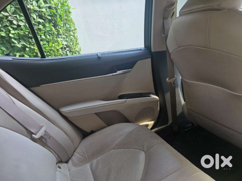 Toyota Camry Hybrid, 2024, Electric