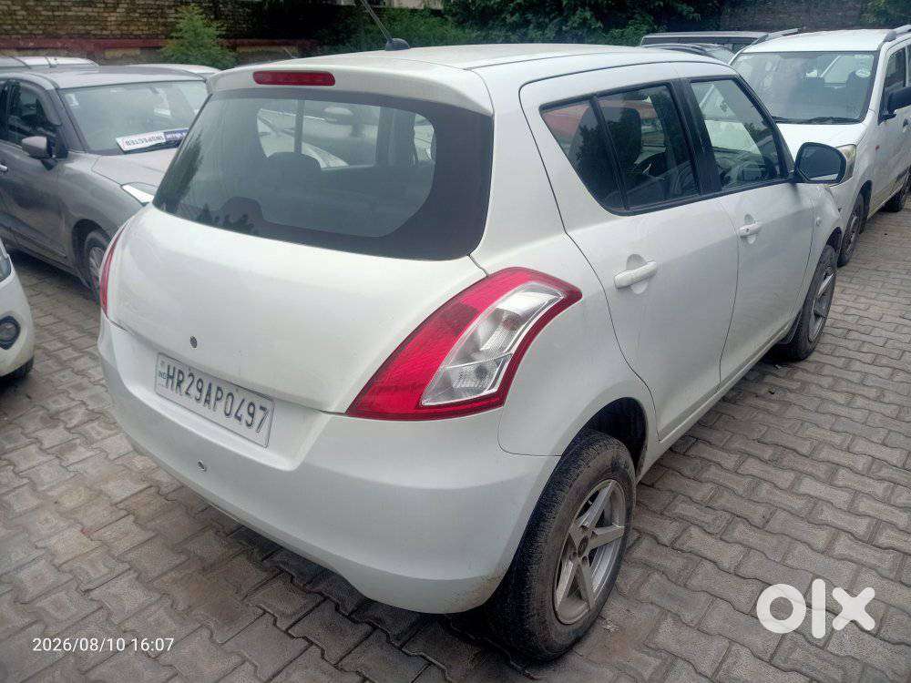 Maruti Suzuki Swift Lxi Optional-o, 2017, Petrol
