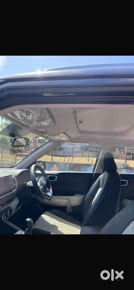 Hyundai Venue 2024 Petrol 26563 Km Driven