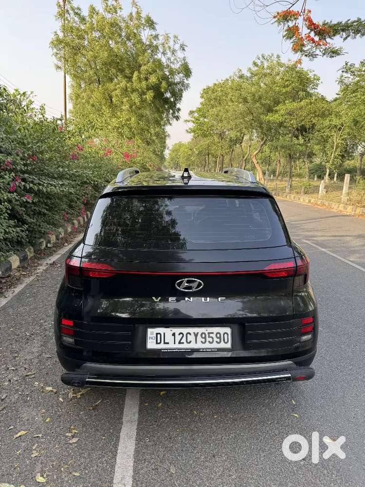 Hyundai Venue 2025 Petrol Well Maintained