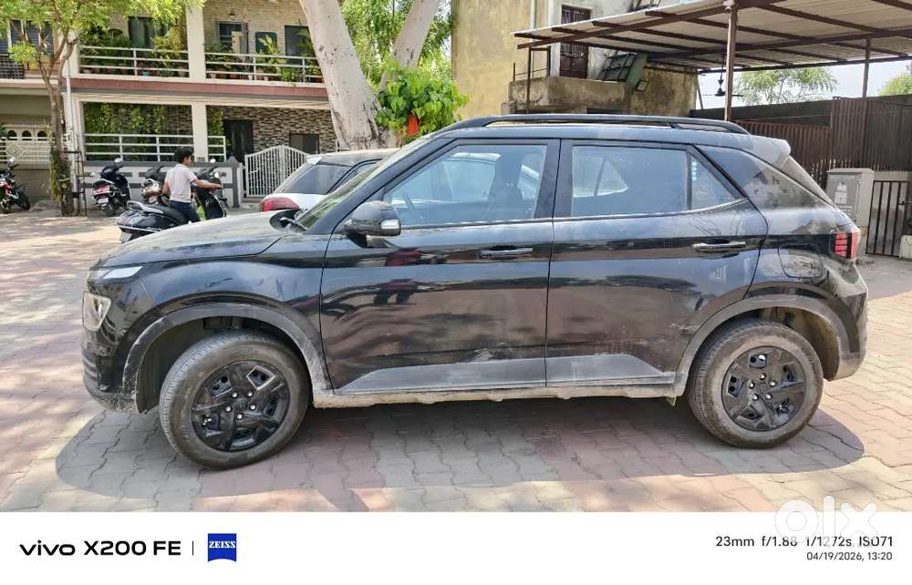 Hyundai Venue 2024 Petrol 11800 Km Driven