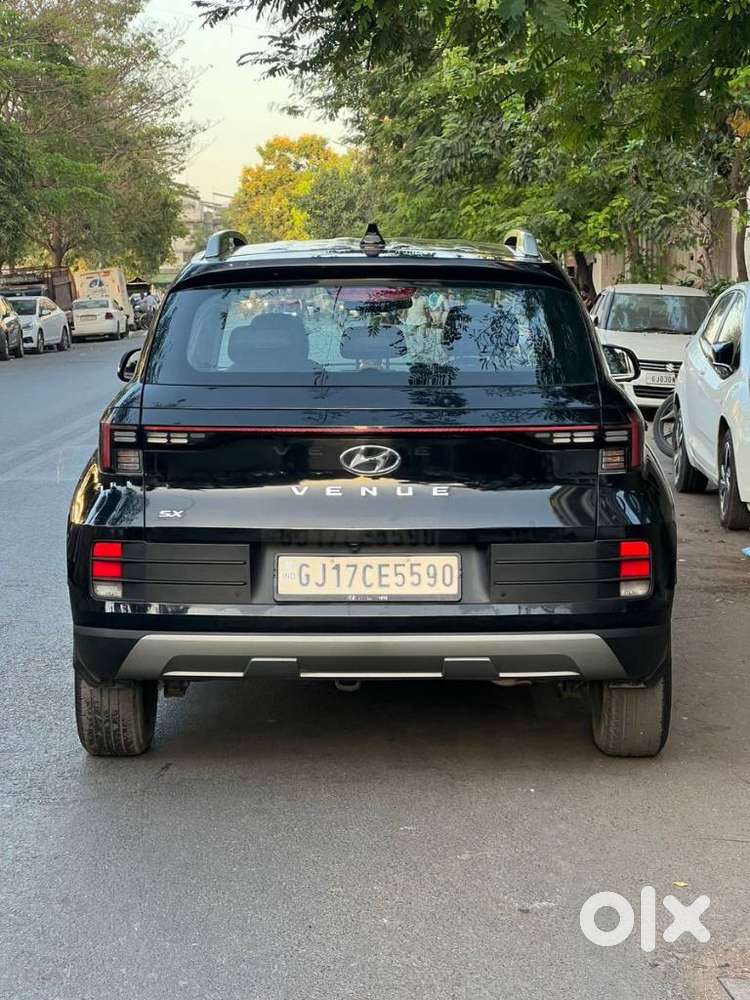 Hyundai Venue Sx Mt, 2024, Cng & Hybrids