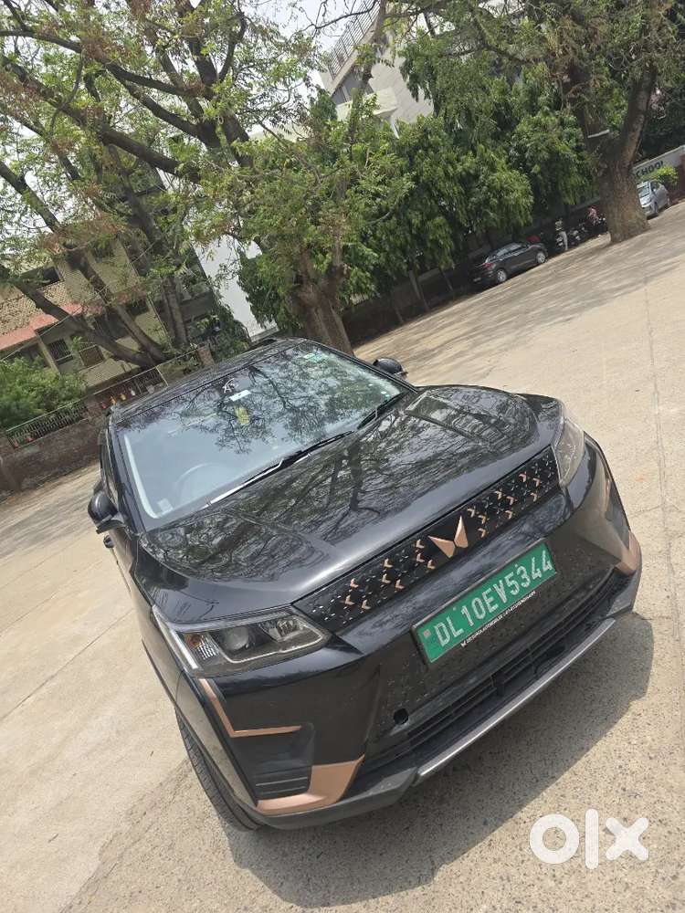 Xuv 400 Ev Black Colour