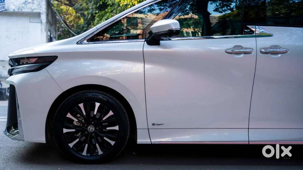 Toyota Vellfire Vip – Executive Lounge, 2024, Petrol