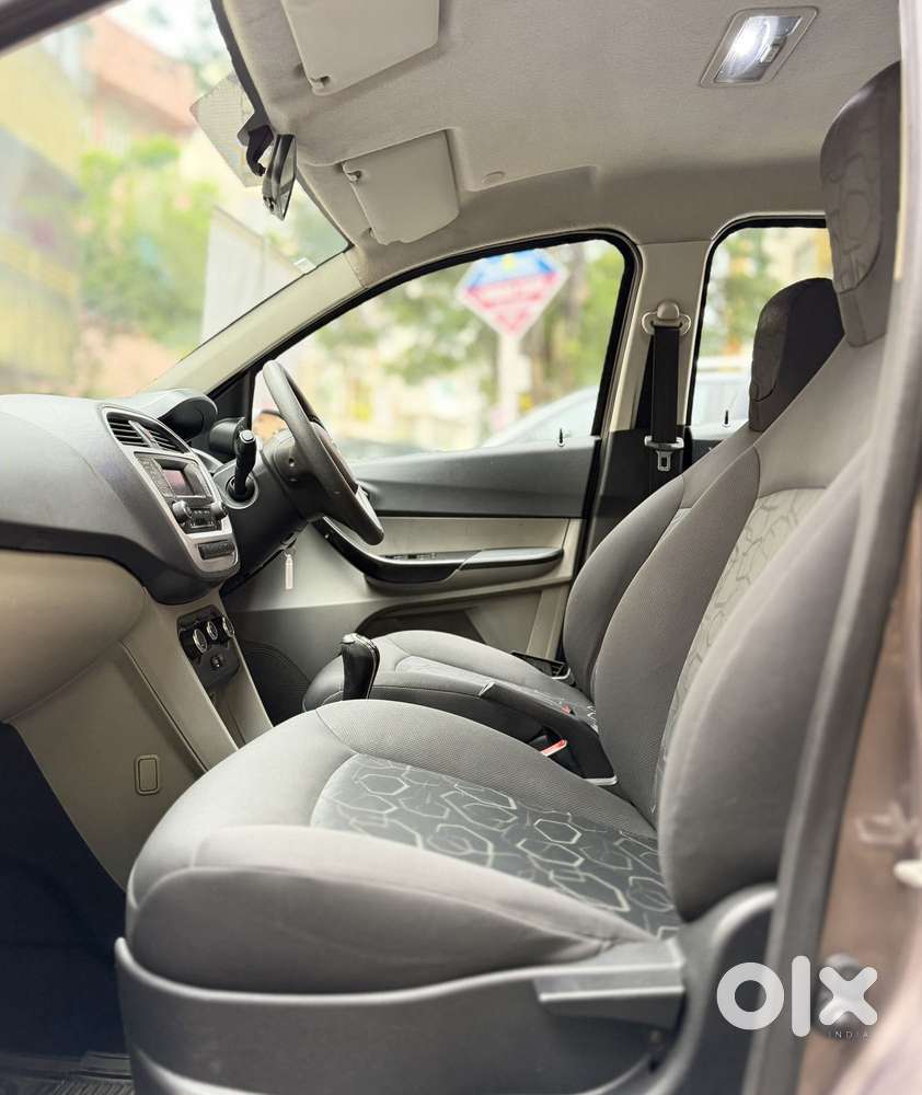 Tata Tiago 1.2 Revotron Xt (o), 2017, Petrol
