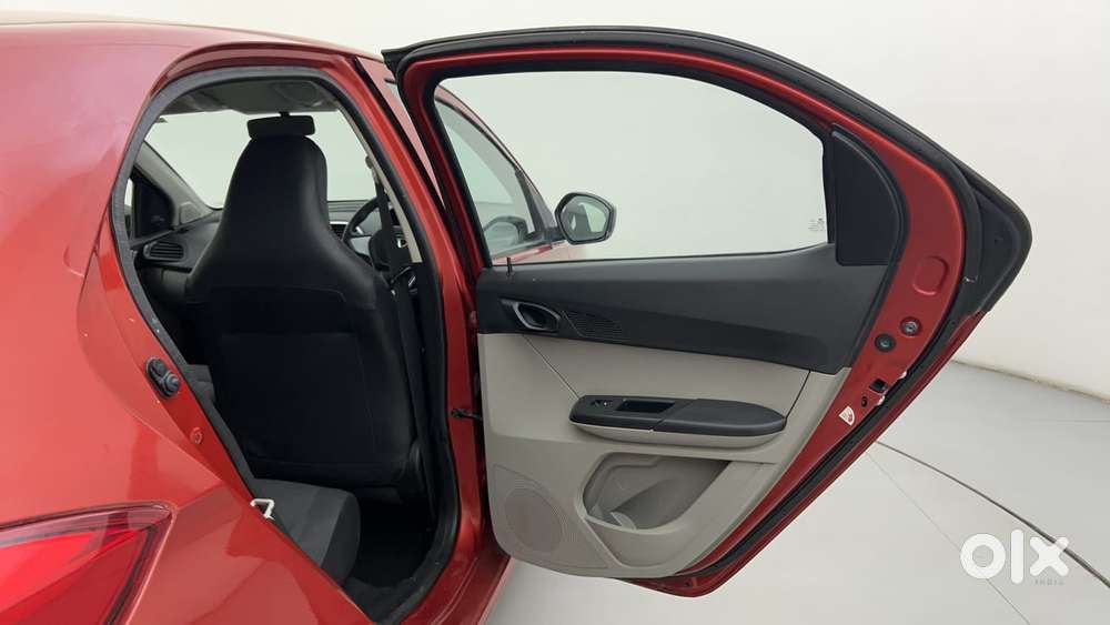 Tata Tiago 1.2 Revotron Xm, 2017, Petrol
