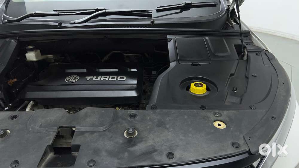 Mg Hector Plus Savvy Pro 1.5 Turbo Petrol Cvt 7 Str Dual Tone, 2023,..