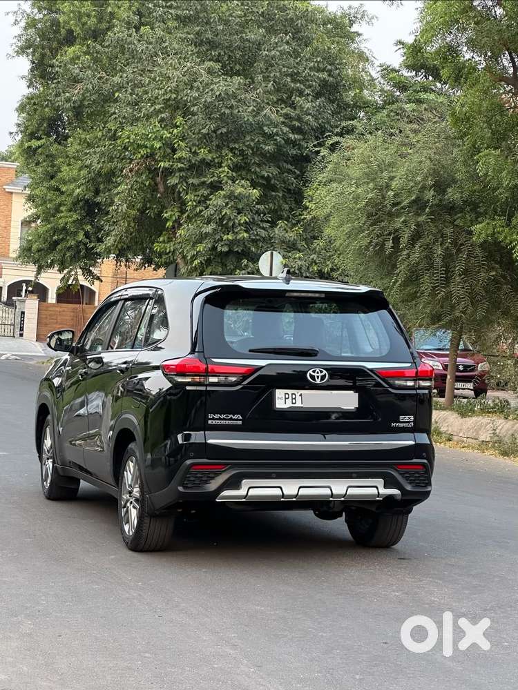 Toyota Innova Hycross 2.0 Zx (o) Hybrid 7 Str, 2024, Petrol