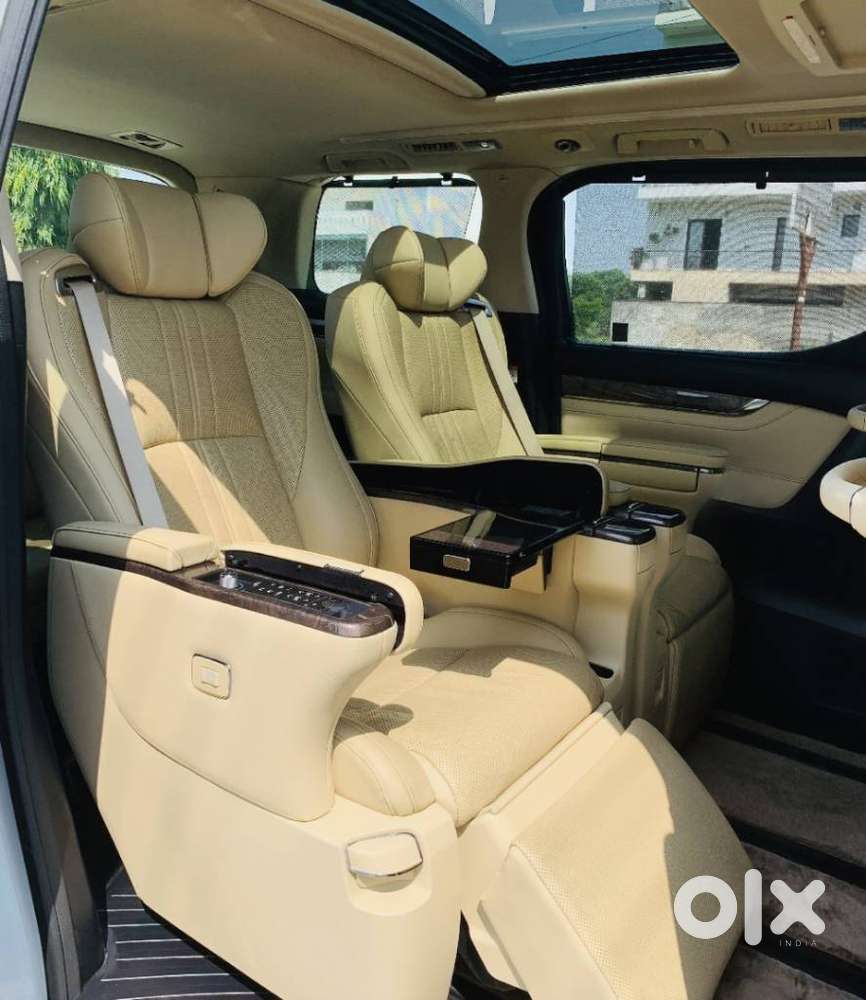 Toyota Vellfire Vip &ndash; Executive Lounge, 2023