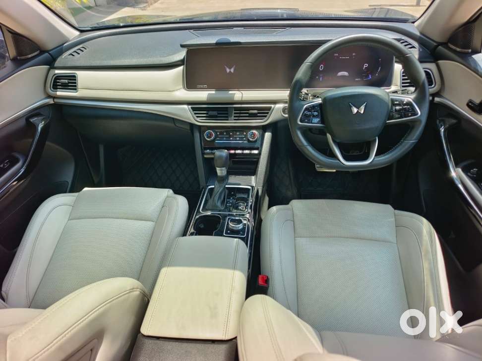 Mahindra Xuv700 2.2 Ax 7 Diesel At Luxury Pack Str Awd, 2022, Diesel