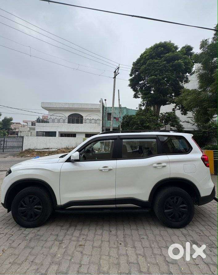Mahindra Scorpio-n 2.0 Z4 Petrol Mt 7 Str, 2023, Petrol