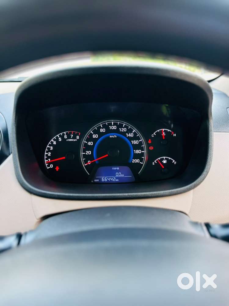 Hyundai Grand I10 Sportz, 2015, Petrol