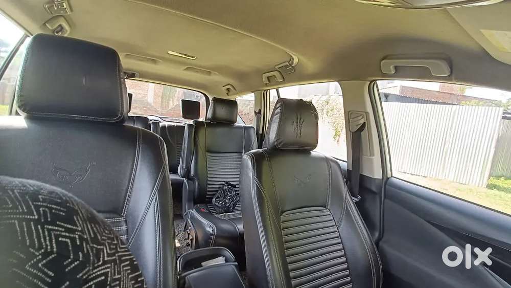 Innova Crysta 2.4 V Diesel White