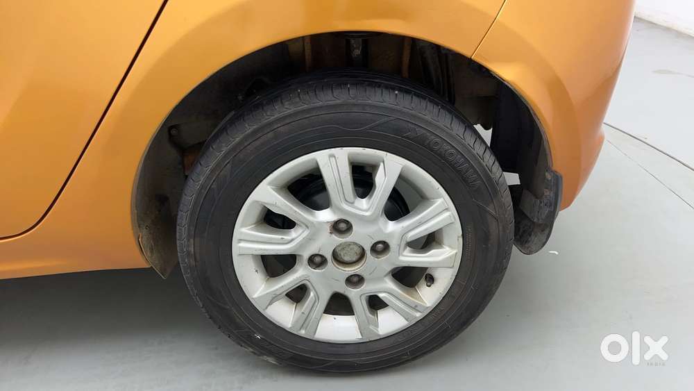 Tata Tiago Xza, 2017, Petrol